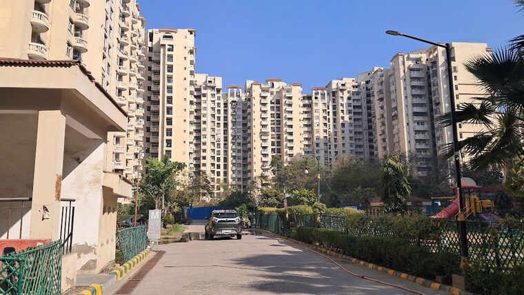 Exterior View, amrapali-silicon-city 3.5 Bedroom 1835 Sq.Ft. Apartment In Sector 76 Noida 10479796