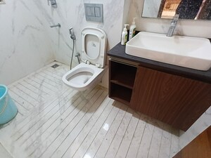 Bathroom in 3 BHK Apartment at Albert Court, Richmond Town – for Rent