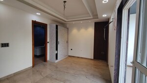 Room in 4 BHK Builder Floor at Green Fields Colony – for Rent
