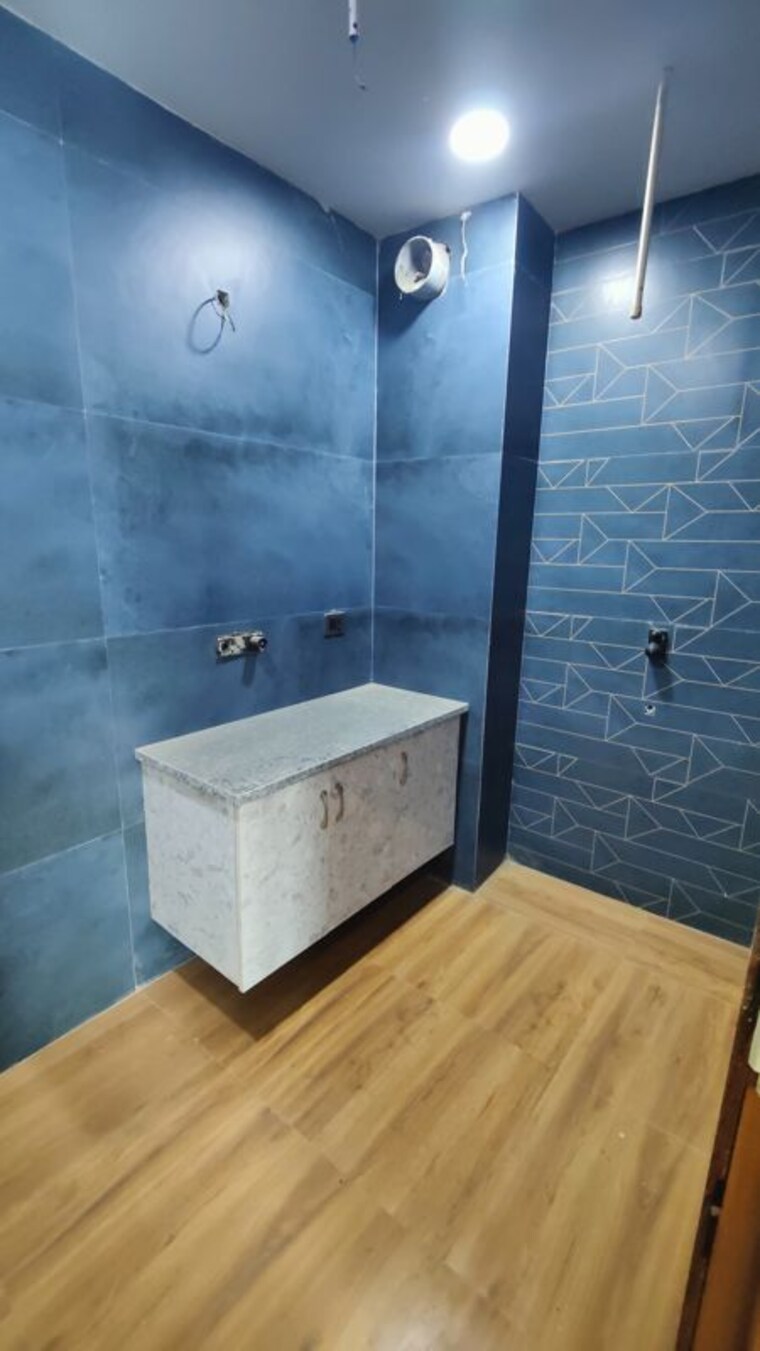 Bathroom, green fields colony 4 Bedroom 2665 Sq.Ft. Builder Floor In Green Fields Colony Faridabad 10490339
