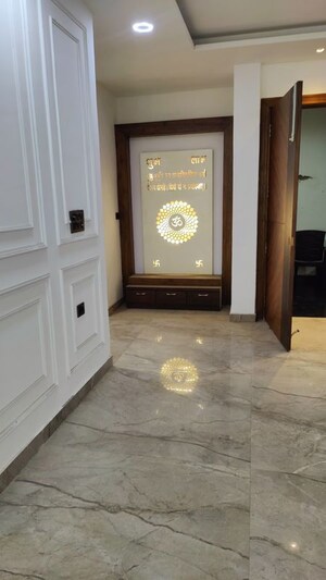 Building Lobby in 4 BHK Builder Floor at Green Fields Colony – for Rent