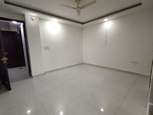 Room in 4 BHK Builder Floor at Green Fields Colony – for Rent