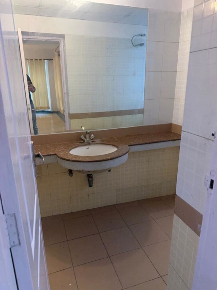 Bathroom, bestech-park-view-city-2 3 Bedroom 2200 Sq.Ft. Apartment In Sector 49 Gurgaon 10490347