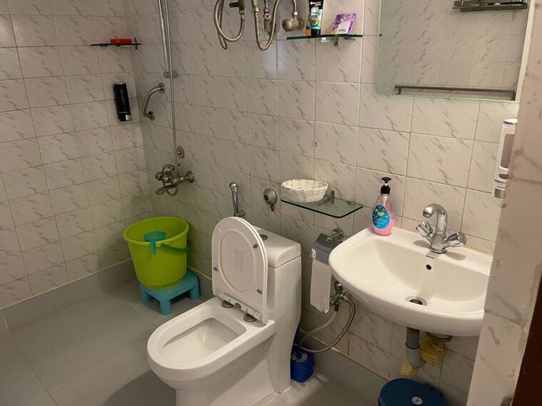 Bathroom, hm-memphis 1 Bedroom 300 Sq.Ft. Apartment In Richmond Town Bangalore 10490351