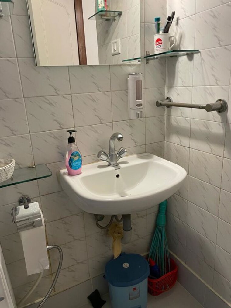 Bathroom, hm-memphis 1 Bedroom 300 Sq.Ft. Apartment In Richmond Town Bangalore 10490351