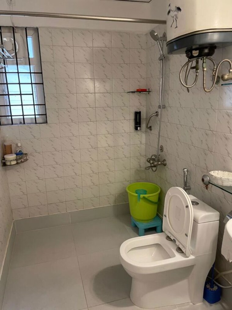 Bathroom, hm-memphis 1 Bedroom 300 Sq.Ft. Apartment In Richmond Town Bangalore 10490351