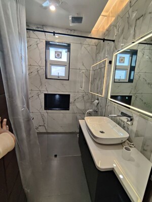 Team Area in 4 BHK Builder Floor at Green Fields Colony – for Rent