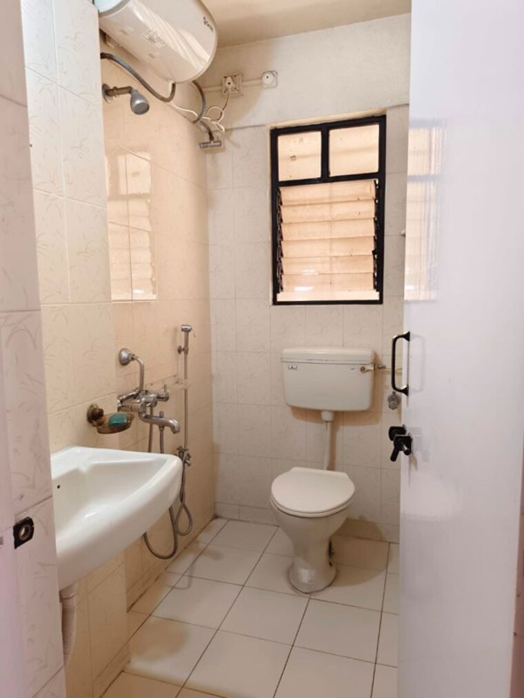 Bathroom, aditya-guruganesh-nagar-phase-i 2 Bedroom 1200 Sq.Ft. Apartment In Kothrud Pune 10490361