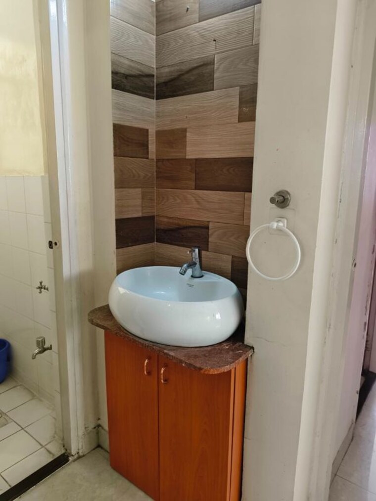 Bathroom, aditya-guruganesh-nagar-phase-i 2 Bedroom 1200 Sq.Ft. Apartment In Kothrud Pune 10490361
