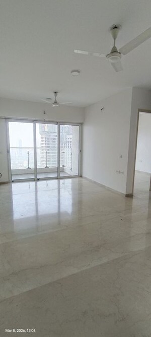 Room in 3 BHK Apartment at Parel – for Rent