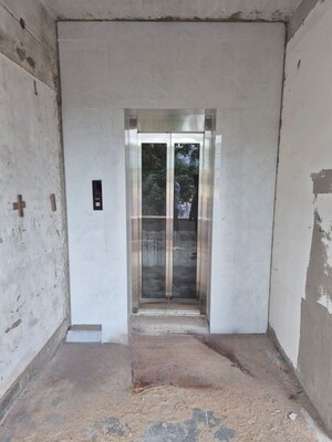 Lift in  Showroom at Jagadamba Junction – for Rent