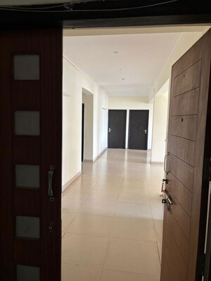 Building Lobby in 3.5 BHK Apartment at BPTP Freedom Park Life, Sector 57 – for Rent