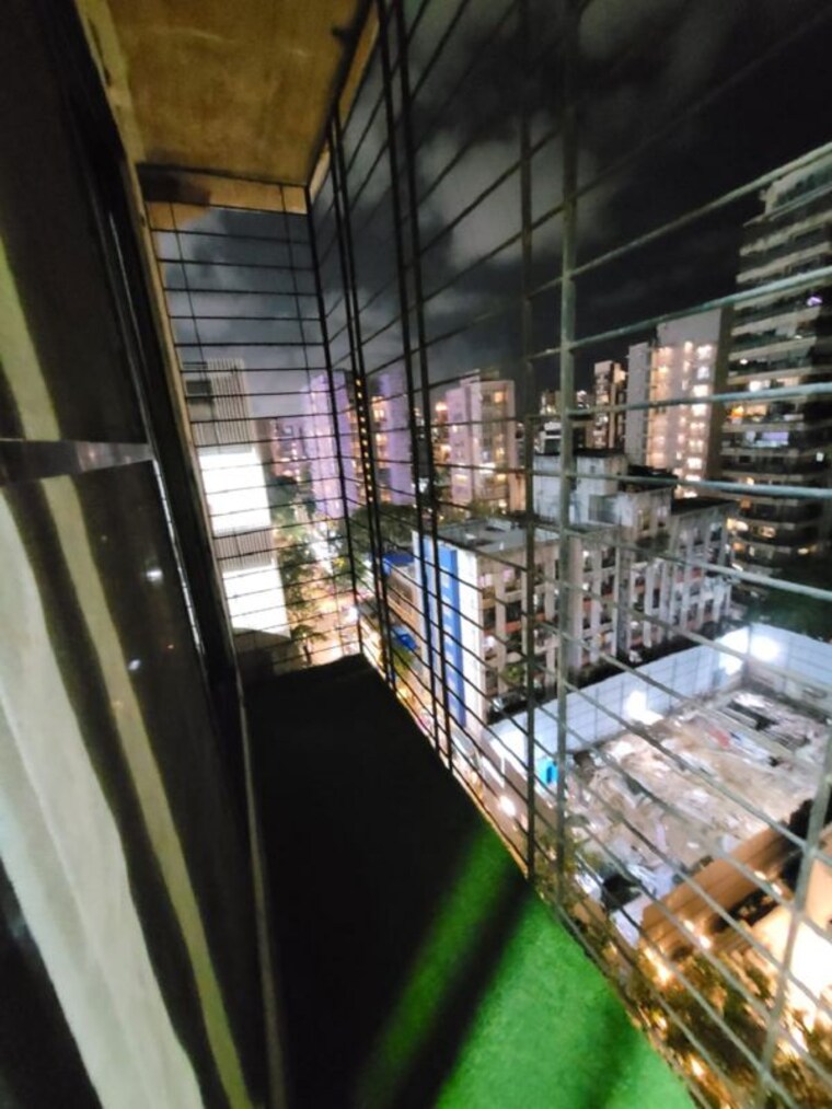 Balcony, bandra west 3 Bedroom 1100 Sq.Ft. Apartment In Bandra West Mumbai 10490410