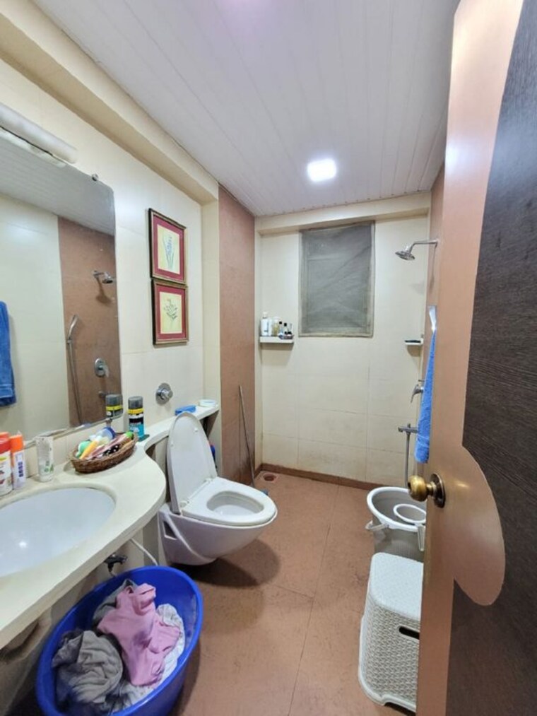 Bathroom, bandra west 3 Bedroom 1100 Sq.Ft. Apartment In Bandra West Mumbai 10490410
