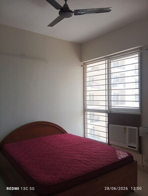Room in 2 BHK Apartment at Signature Global Prime, Sector 63a – for Sale