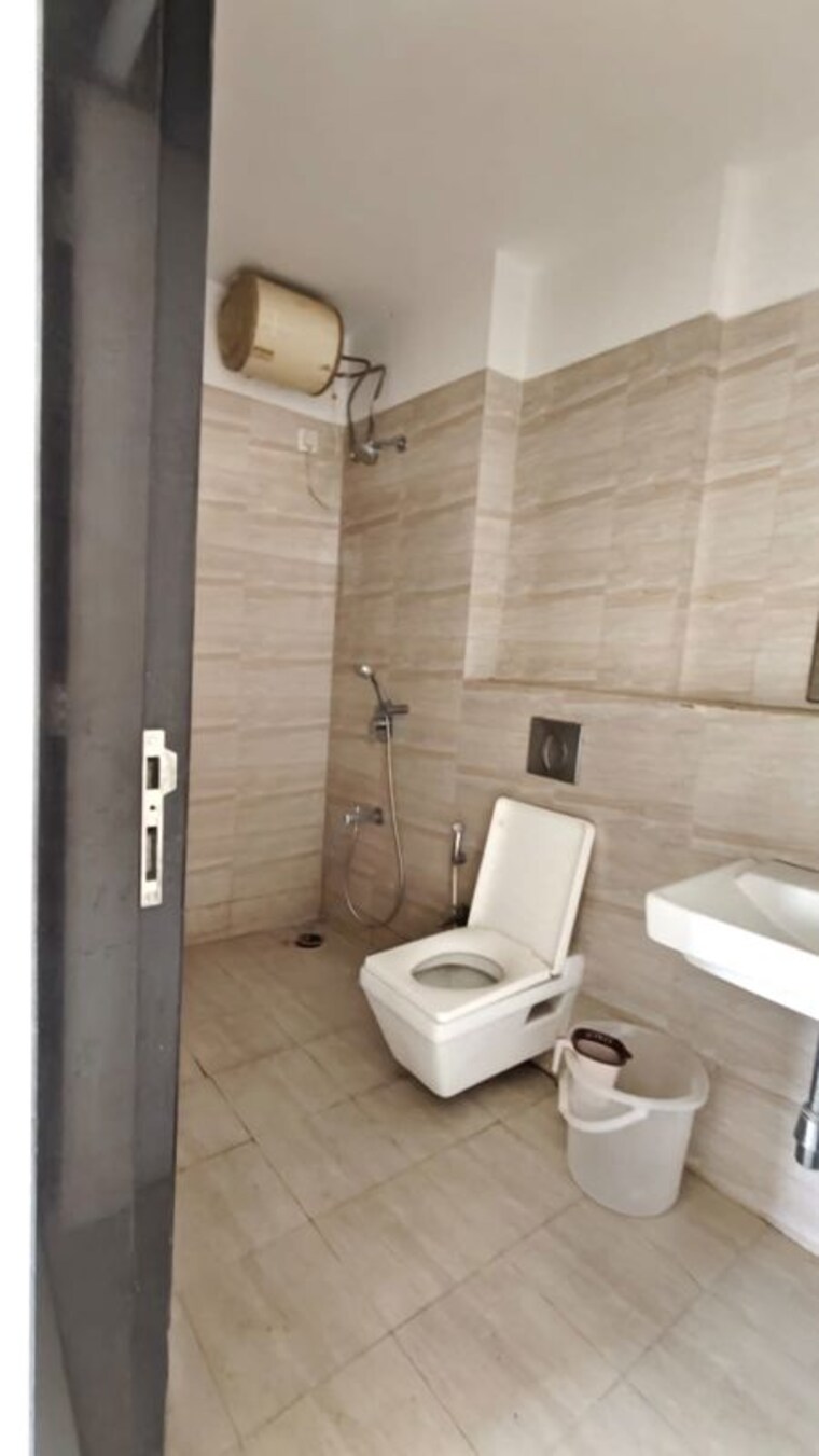 Bathroom, kanakia-levels 3 Bedroom 1050 Sq.Ft. Apartment In Malad East Mumbai 10490425
