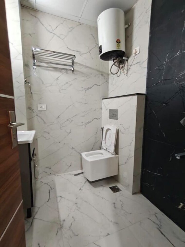 Bathroom, pitampura 3 Bedroom 900 Sq.Ft. Builder Floor In Pitampura Delhi 10490454