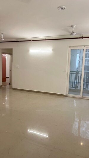 Room in 3.5 BHK Apartment at Irish Pearls, Tech Zone 4 Greater Noida – for Rent