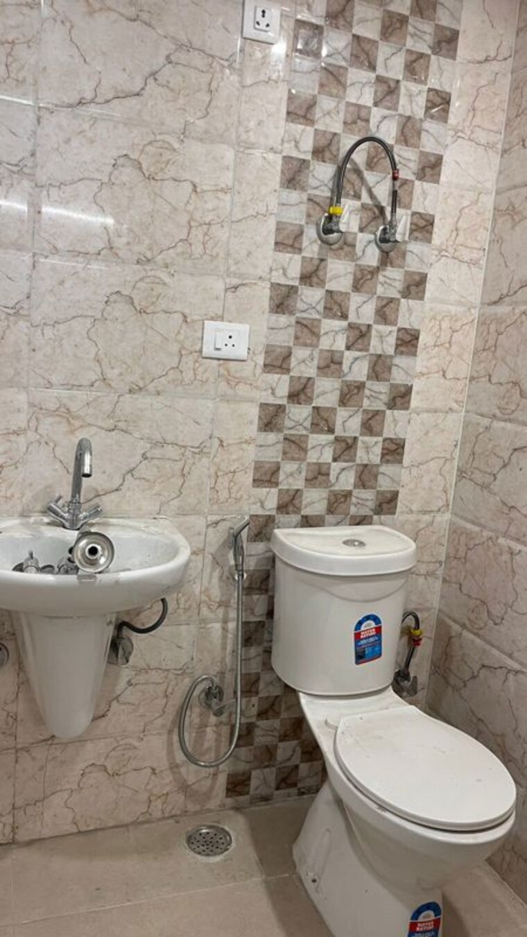 Bathroom, irish-pearls 3.5 Bedroom 1850 Sq.Ft. Apartment In Tech Zone 4 Greater Noida Greater Noida 10490457