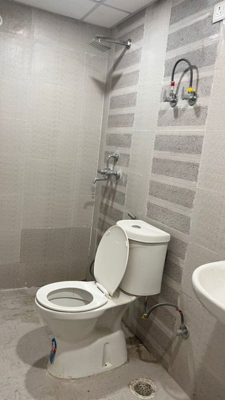 Bathroom, irish-pearls 3.5 Bedroom 1850 Sq.Ft. Apartment In Tech Zone 4 Greater Noida Greater Noida 10490457