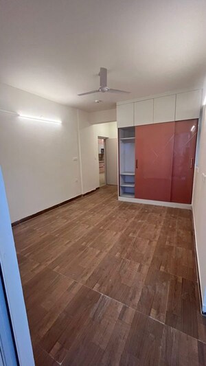 Room in 3.5 BHK Apartment at Irish Pearls, Tech Zone 4 Greater Noida – for Rent
