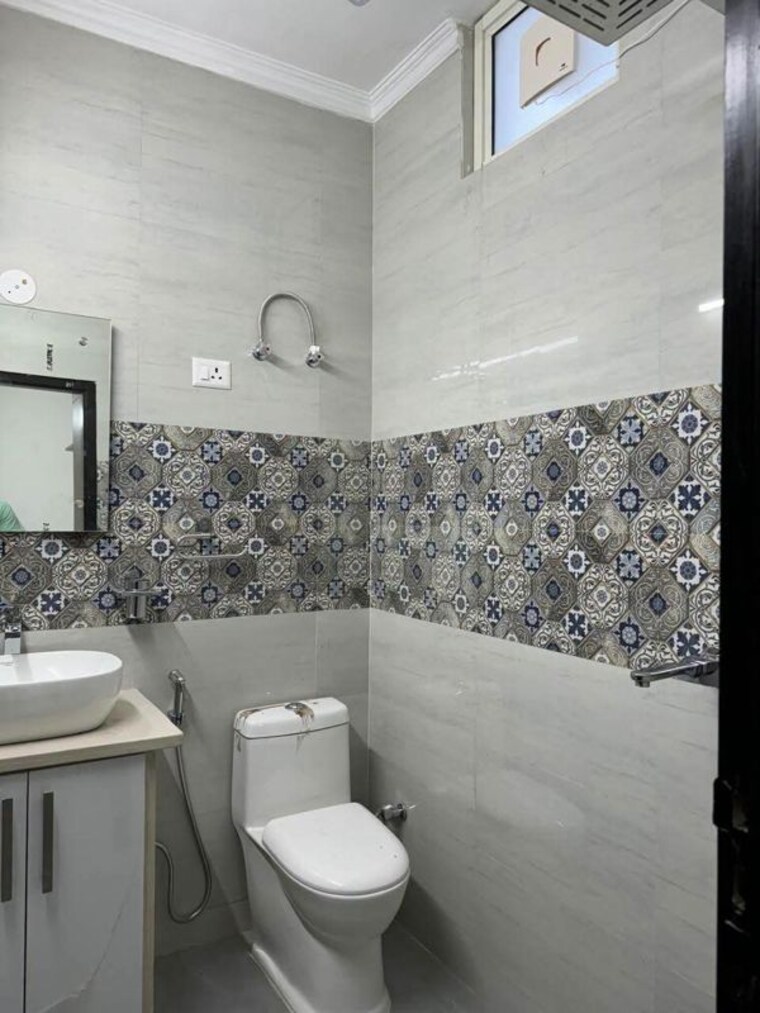 Bathroom, pitampura 2 Bedroom 800 Sq.Ft. Builder Floor In Pitampura Delhi 10490468