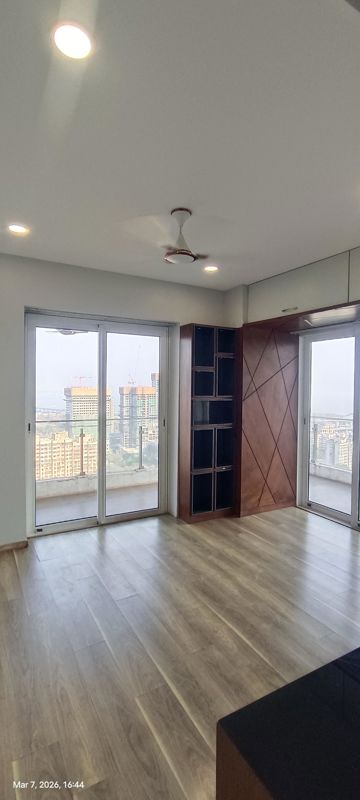 3 BHK + Servant Room,Study Room 1340 Sq.Ft. Apartment in L&T Crescent Bay T2