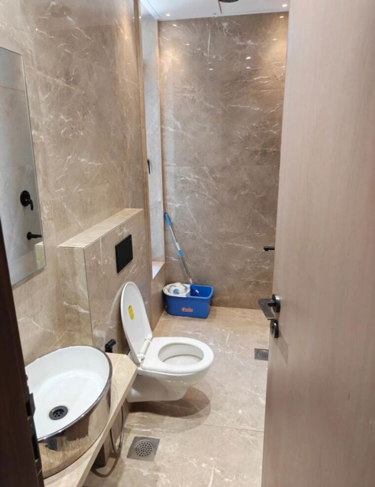 Bathroom, romell-umiya-grandeur 2 Bedroom 822 Sq.Ft. Apartment In Goregaon East Mumbai 10490508