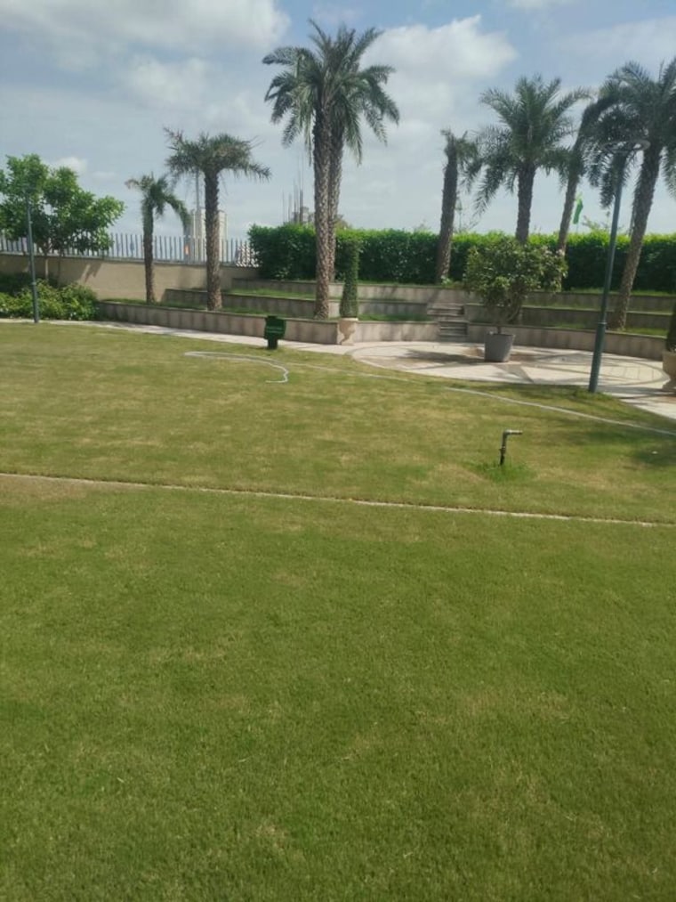 Garden, bptp-amstoria 4 Bedroom 250 Sq.Yd. Apartment In Sector 102 Gurgaon 10490555