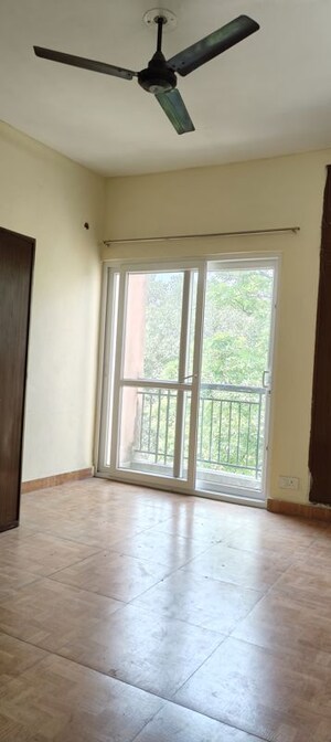 Room in 3 BHK Apartment at Vasant Kunj – for Rent