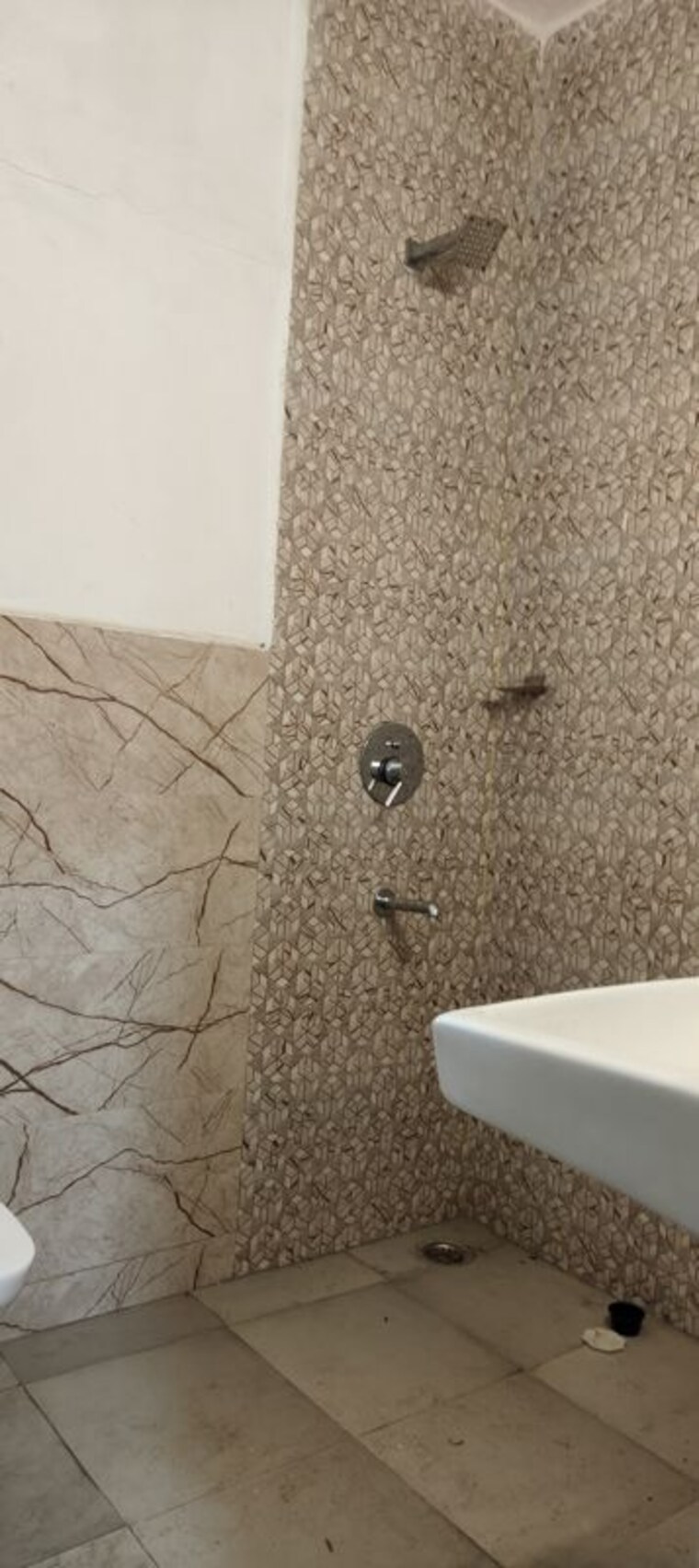 Bathroom, vasant kunj 3 Bedroom 1500 Sq.Ft. Apartment In Vasant Kunj Delhi 10490554