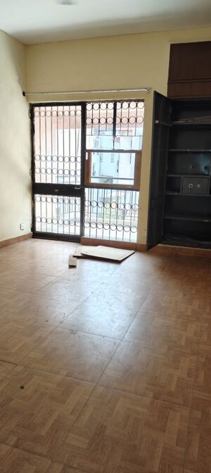 Room in 3 BHK Apartment at Vasant Kunj – for Rent