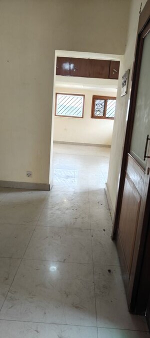 Room in 3 BHK Apartment at Vasant Kunj – for Rent