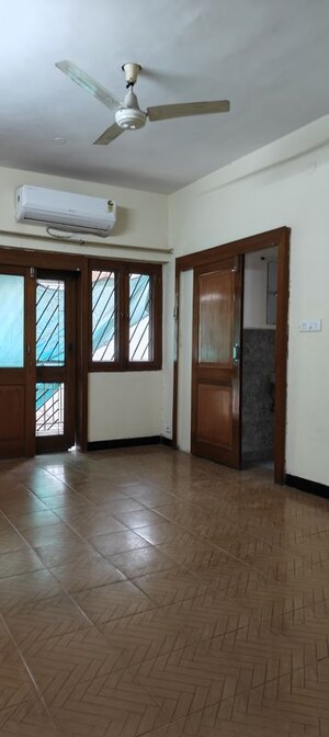 Room in 2 BHK Apartment at Vasant Kunj – for Sale