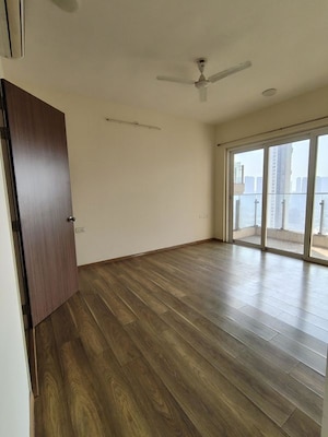 Room in 3 BHK Apartment at L&T Crescent Bay T2, Parel – for Rent