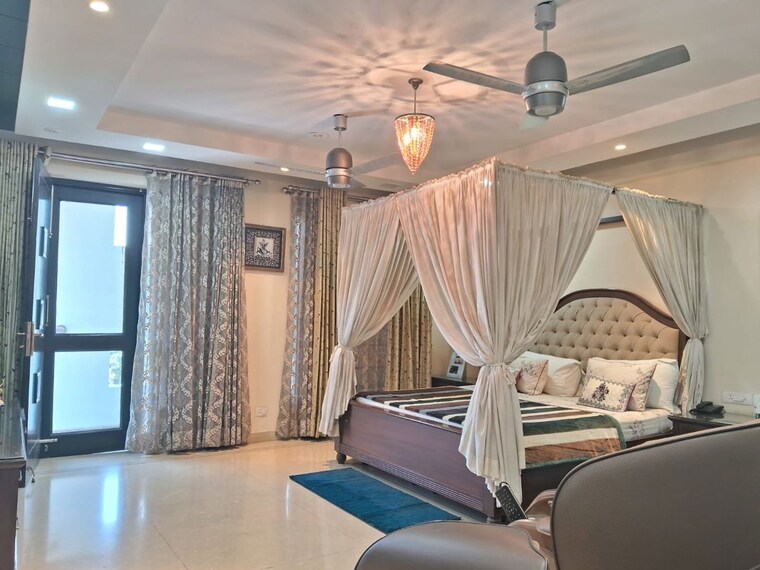 Living Room, nehru enclave 6 Bedroom 9000 Sq.Ft. Builder Floor In Nehru Enclave Delhi 10490588