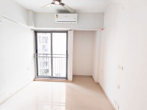 Room in 2 BHK Apartment at Kalpataru Parkcity Sunrise D, Kolshet Road – for Sale