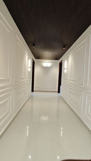 Building Lobby in 4 BHK Builder Floor at BPTP Park Central, Sector 85 – for Sale