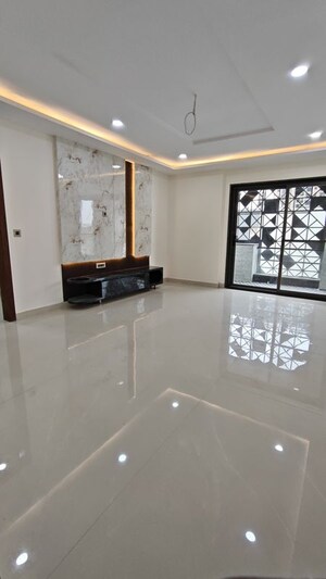 Kitchen in 4 BHK Builder Floor at BPTP Park Central, Sector 85 – for Sale