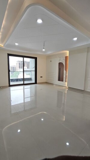 Room in 4 BHK Builder Floor at BPTP Park Central, Sector 85 – for Sale