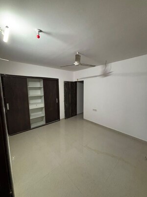 Room in 2 BHK Apartment at Cosmos Heritage, Manpada – for Rent
