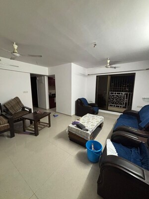 2 BHK Apartment For Rent in Cosmos Heritage, Manpada