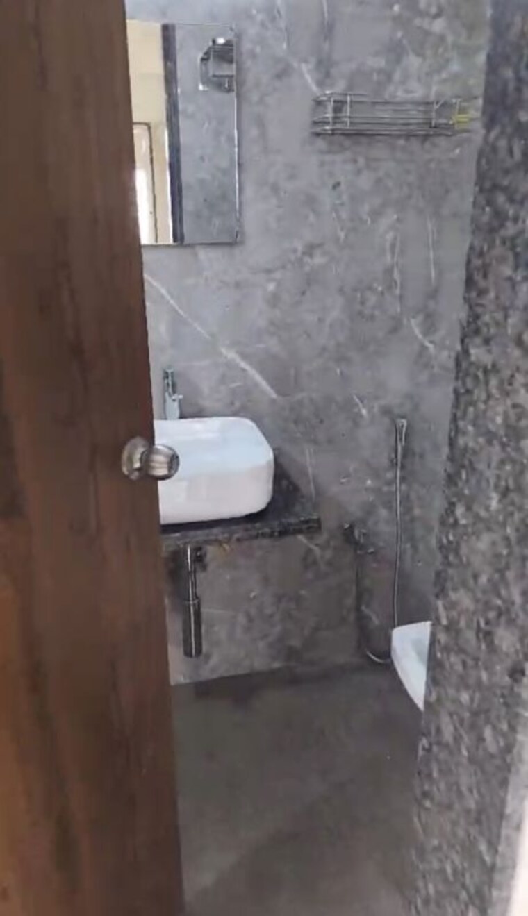 Bathroom, hari-pearl-hans-residency 1 Bedroom 450 Sq.Ft. Apartment In Kurla Mumbai 10490632