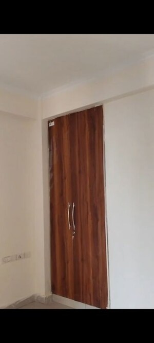 Furnished Amenities in 3 BHK Apartment at Galaxy Royale, Gaur City 2 – for Rent