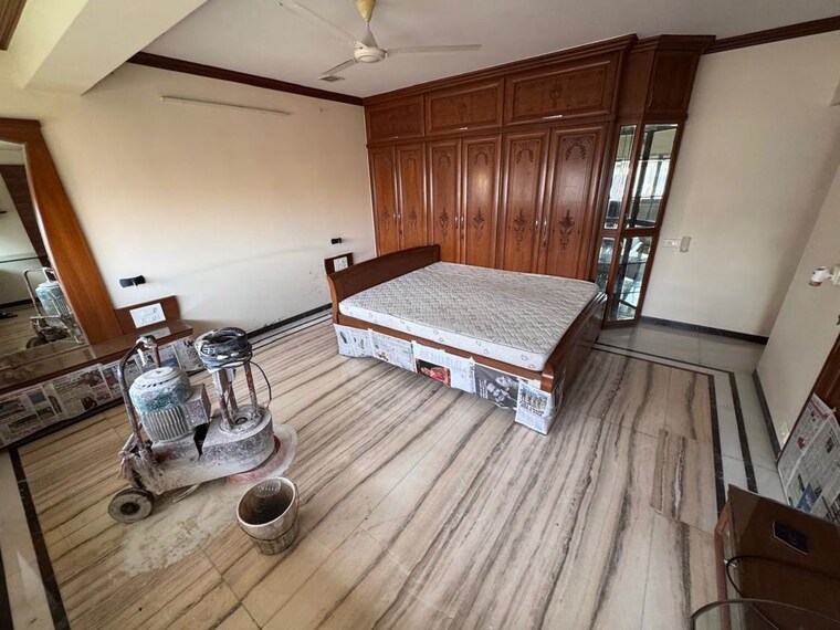 Bedroom, navrang-basant-chs 3 Bedroom 1100 Sq.Ft. Apartment In Cuffe Parade Mumbai 10490645