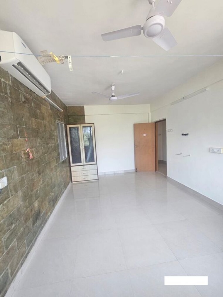 Room, bandra west 2 Bedroom 700 Sq.Ft. Apartment In Bandra West Mumbai 10490486