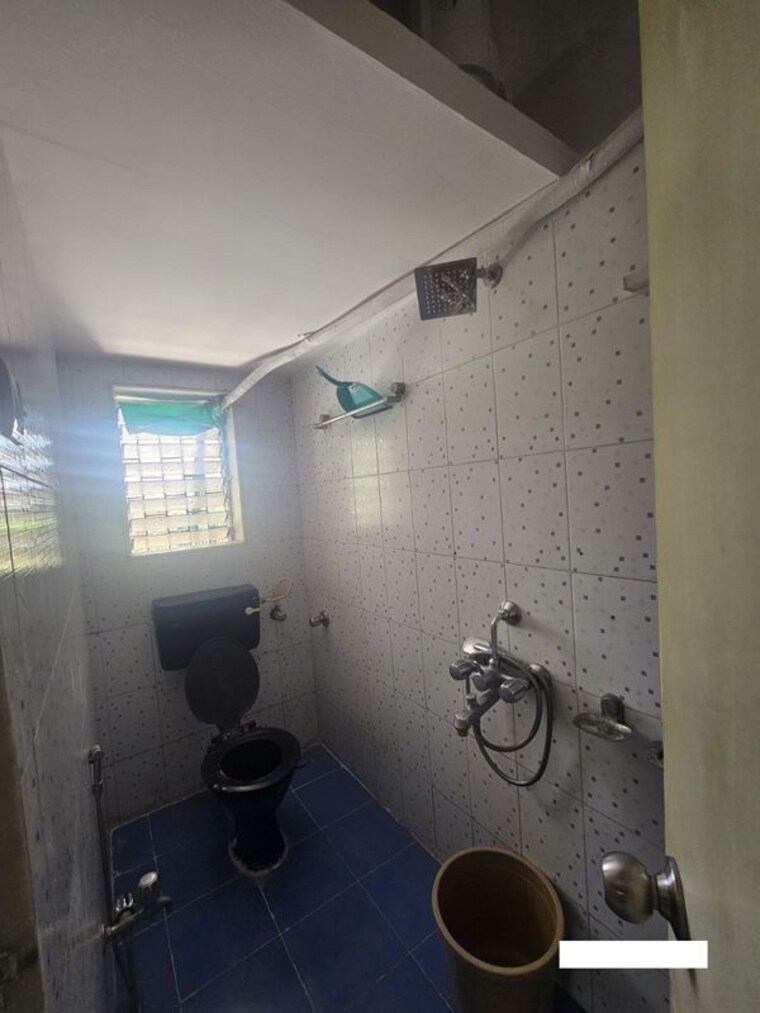 Bathroom, bandra west 2 Bedroom 700 Sq.Ft. Apartment In Bandra West Mumbai 10490486
