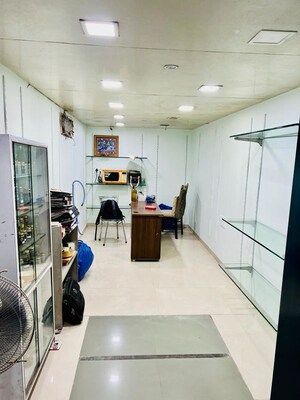 Team Area in  Showroom at Fort – for Rent
