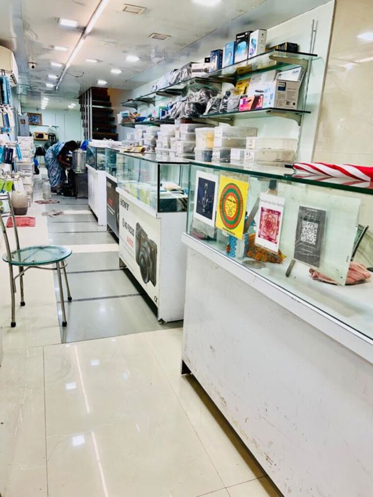 Balcony, fort Commercial Showroom 900 Sq.Ft. In Fort Mumbai 10490604
