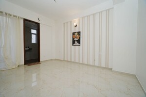 Room in 3 BHK Builder Floor at Smart World Gems, Sector 89 – for Sale